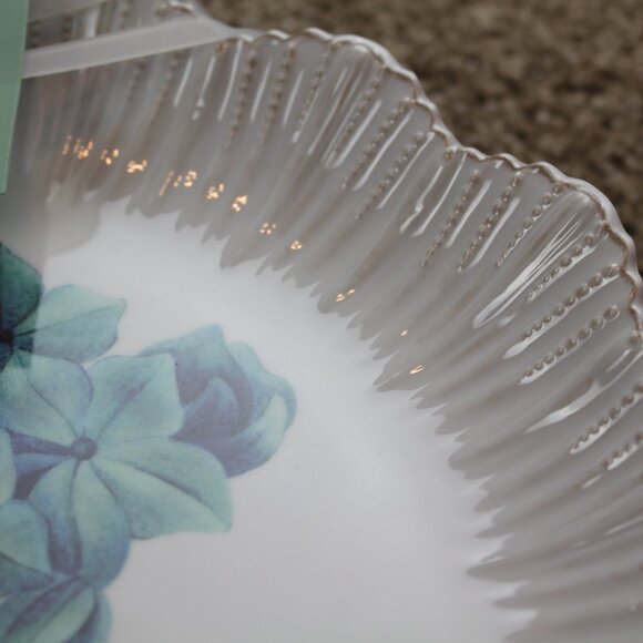 Soho Loft Blue Flower Scalloped Set of 4 11" Melamine Dinner Plates White NWT - Picture 3 of 7